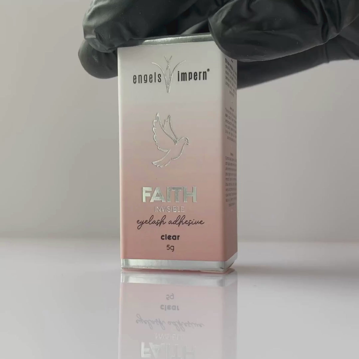 Video laden: FAITH INVISIBLE transparenter Wimpernkleber 5 g mit Verpackung im Produktvideo